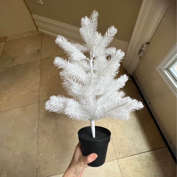 IKEA FEJKA WHITE CHRISTMAS MINI TREE Artificial Potted Plant 56 Cm BRAND NEW - Picture 4 of 8